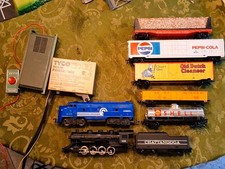 Lot trains anciens Tyco HO - moteurs et voitures mixtes - différentes marques - nettoyage