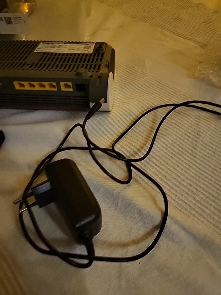 AVM FRITZ!Box 6660 Cable Vodafone-Branding Router 1×2,5 Gb und 4×1 Gb - Bild 4 von 4