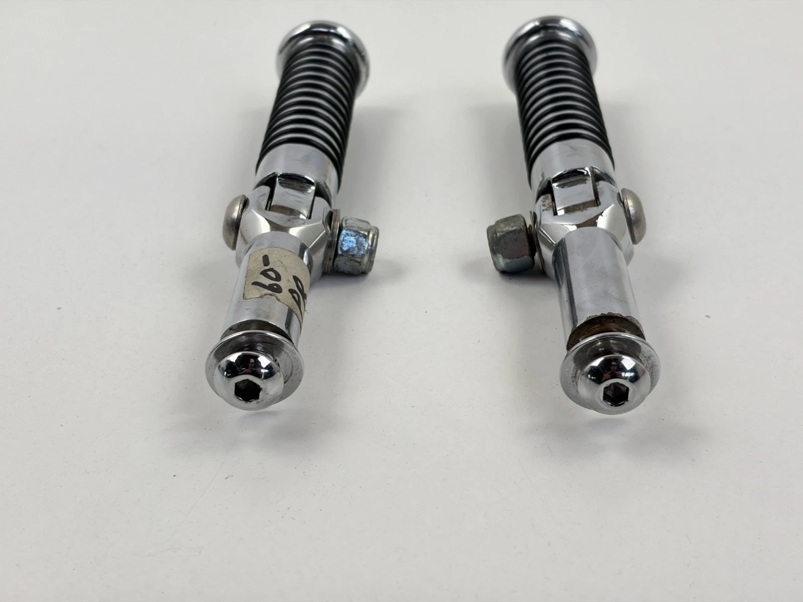 Harley-Davidson Chrome Passenger Foot Pegs Pair