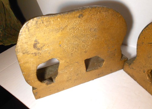 Vintage Gold Cast Iron Elephants Bookends. Size: Tall 7" -5 1/2" Long - 2" Deep - Picture 9 of 12