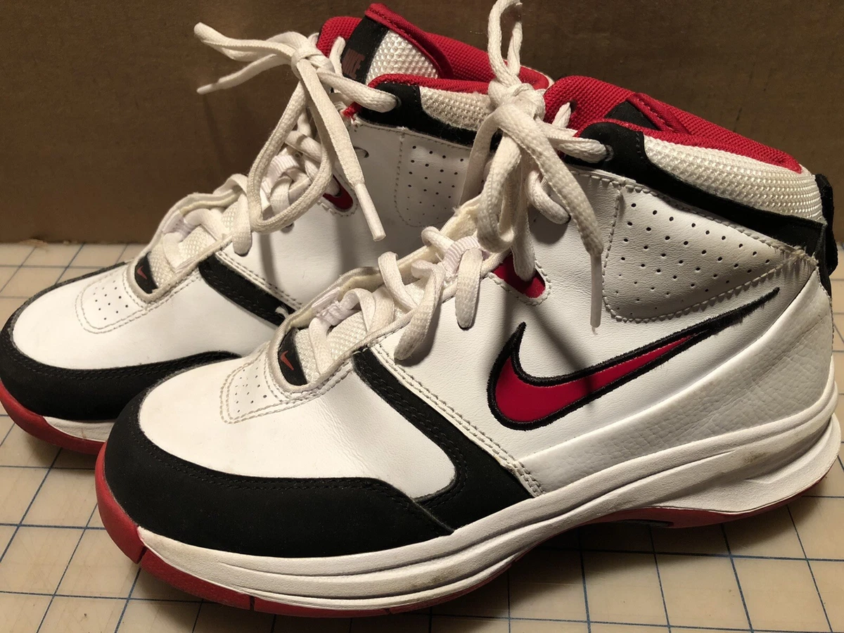 Boys basketball top shoes size 4.5