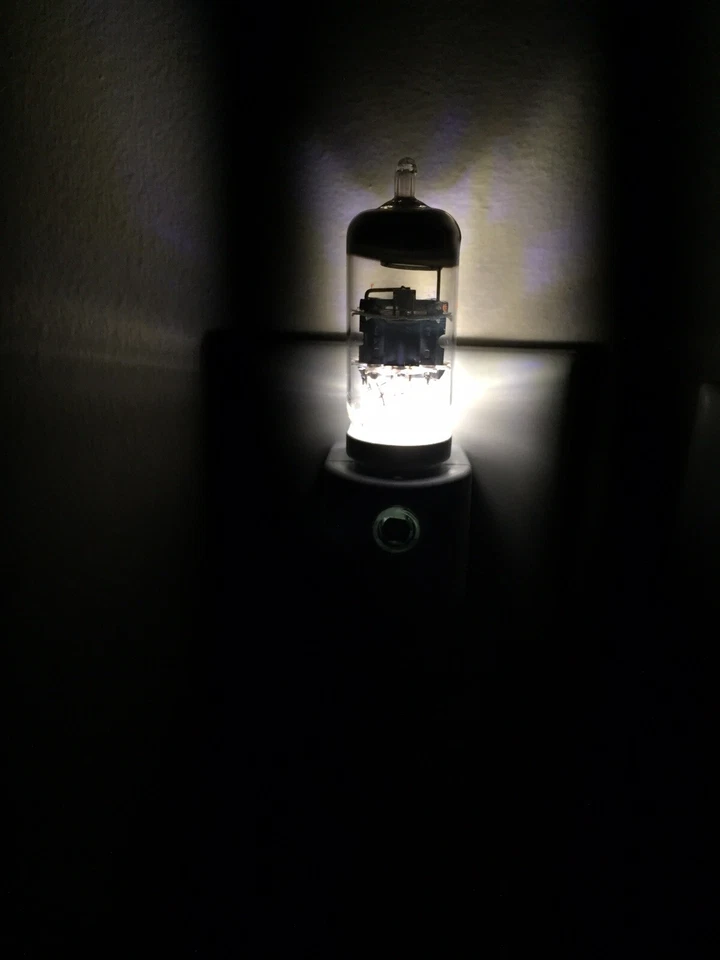 12AX7 Style Vacuum Tube White LED Night Light Ham Radio TV Guitar Amplifier - Image 2 of 4