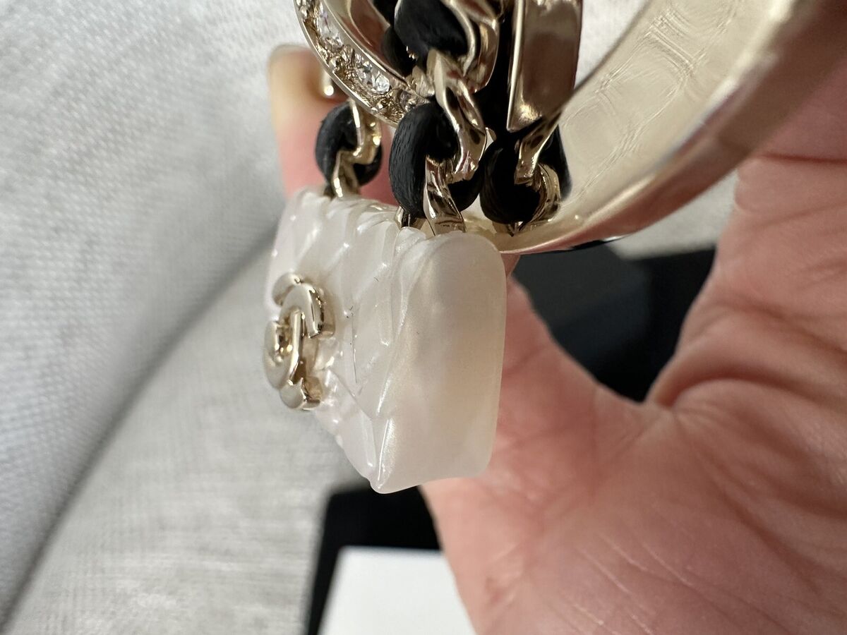 NIB 100%AUTHENTIC Chanel 23C CC Logo Brooch White Resin Bag NIB 100%AUTHENTIC Chanel 23C CC Logo Brooch White Resin Bag