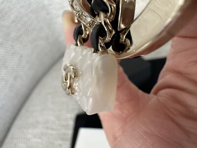 NIB 100%AUTHENTIC Chanel 23C CC Logo Brooch White Resin Bag NIB 100%AUTHENTIC Chanel 23C CC Logo Brooch White Resin Bag