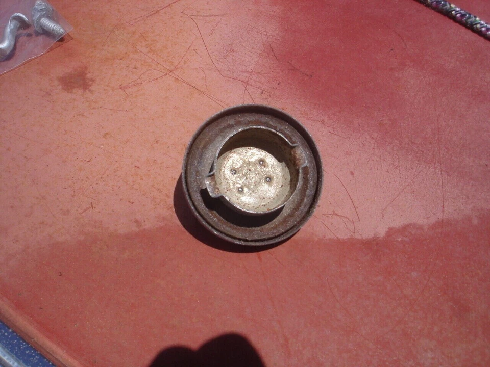 1966 OLDSMOBILE 442 CUTLASS F85 GAS CAP ORIGINAL GM OEM Foto 2 de 2