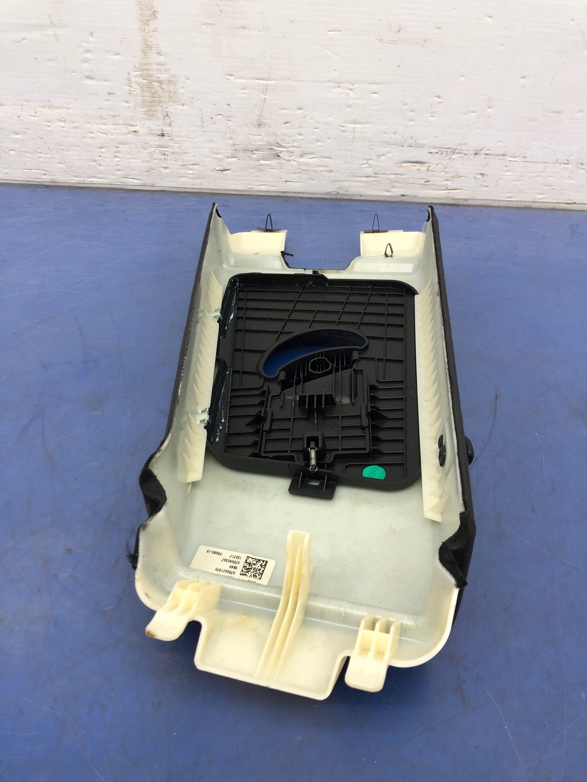 2017-2020 MASERATI LEVANTE M161 B PILLAR COVER PANEL SET (2) 6700621970