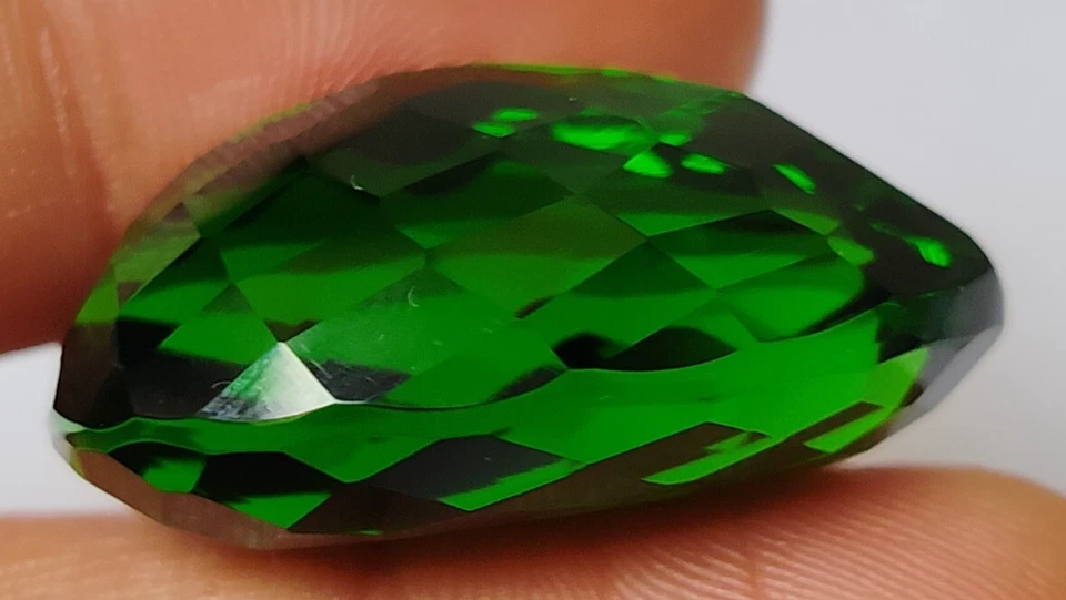 AAA+ 58.45 Ct. Large Green Moldavite Pear Cut Loose Gemstone for Ring & Pendant - Image 4 of 4