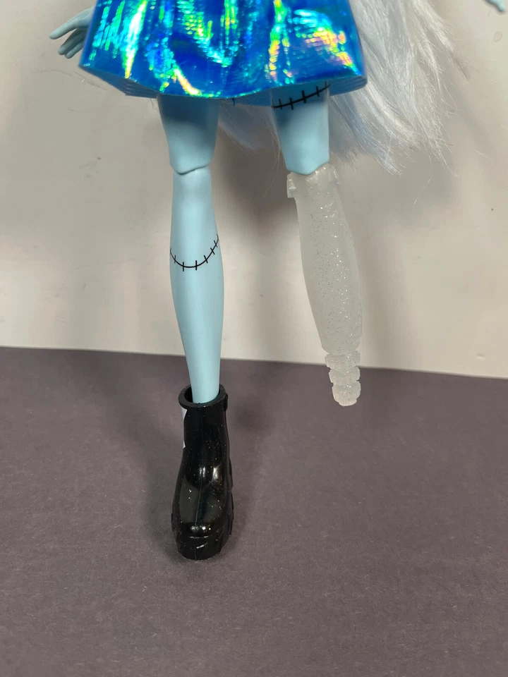 Monster High Skulltimates Secrets Fearidescent Muñeca Frankie Stein PIE FALTANTE Foto 4 de 4