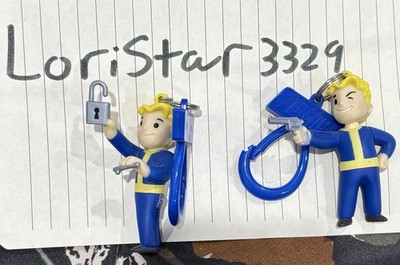Fallout 4 Vault Boy Gun and Lock Key Ring Backpack Hanger Clip Figure Blind Bag