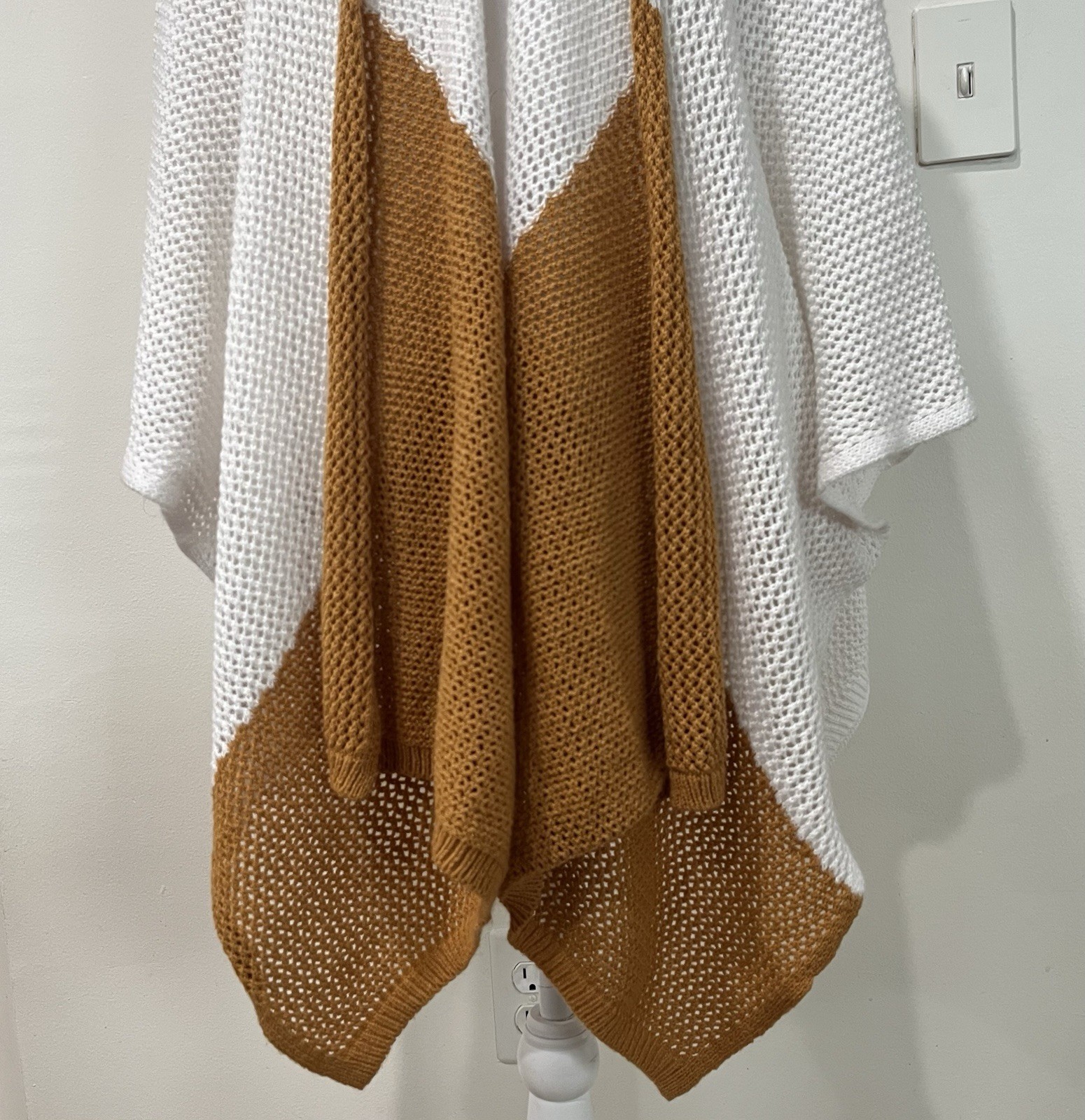 Universal Thread White Colorblock Open Front Cape… - image 3