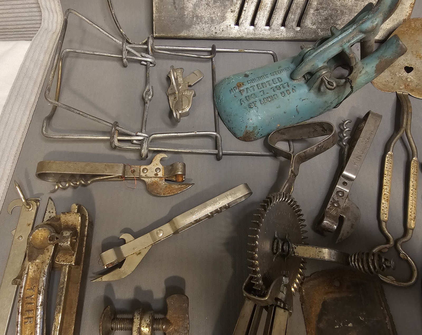 Posten (30) Küchenutensilien Werkzeuge Gadgets Antik Vintage Primitiv 3/3 LOTS – Bild 8