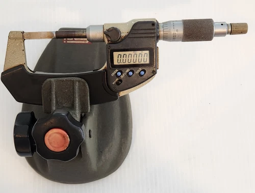 MITUTOYO 0"-1" DIGIMATIC BLADE MICROMETER With A MICROMETER STAND 