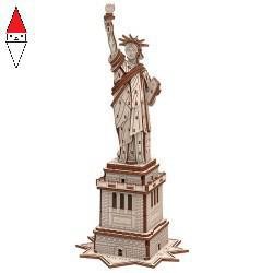 MR.PLAYWOOD STATUE OF LIBERTY IN NEW YORK CITY
