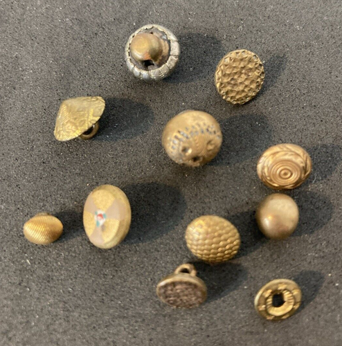 130+ Vintage Assorted Small Diminutive Buttons for Doll Clothing etc. - Picture 19 of 19