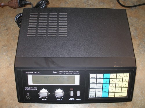 Realistic Pro-2004 Programmable AM/FM 300-Channel Scanner ..FLAGSHIP OF SCANNERS - Zdjęcie 3 z 5