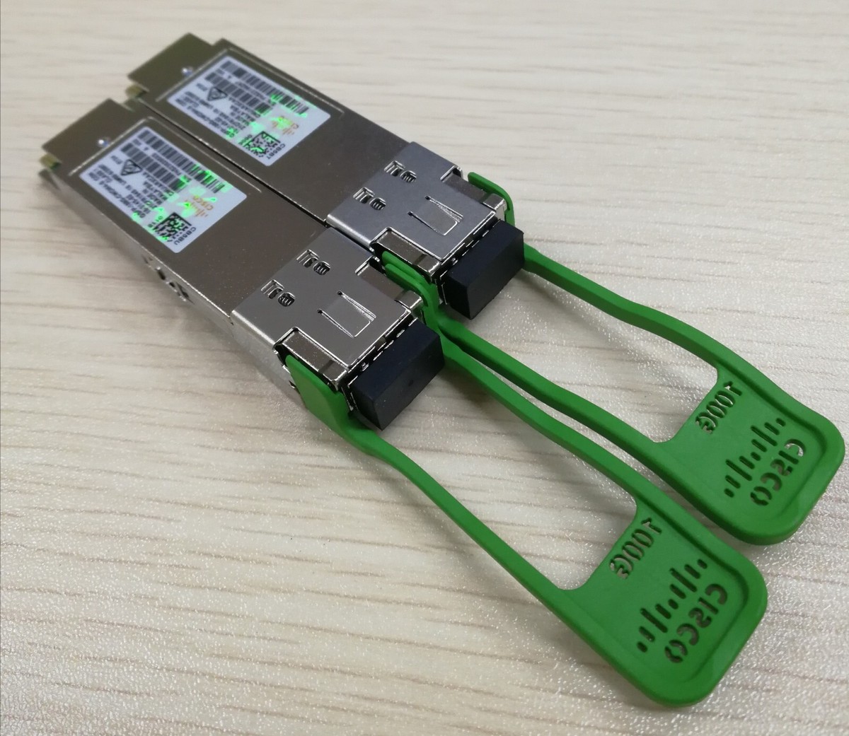 QSFP-100G-CWDM4-S Cisco 100GBASE CWDM4 QSFP Transceiver, LC QSFP-100G-CWDM4-S Cisco 100GBASE CWDM4 QSFP Transceiver, LC