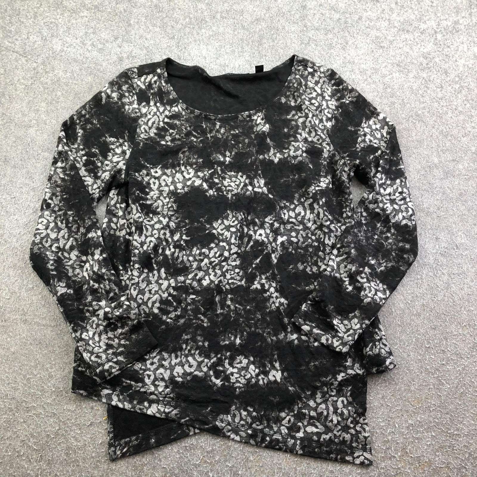 Snoskins Shirt Womens Medium Black Animal Print Scoop Neck Long Sleeve USA