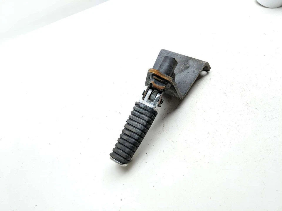 13 clavija delantera izquierda para conductor Suzuki VZ 1500 Intruder Boulevard M90 con soporte Foto 3 de 4