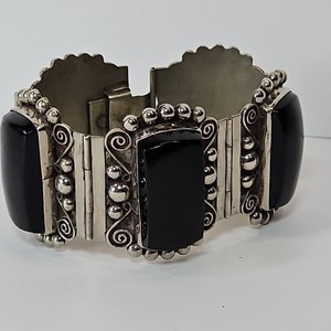 Vintage 925 Mexican Sterling Silver 5 Panel Black Onyx Bracelet - 88.5 Grams