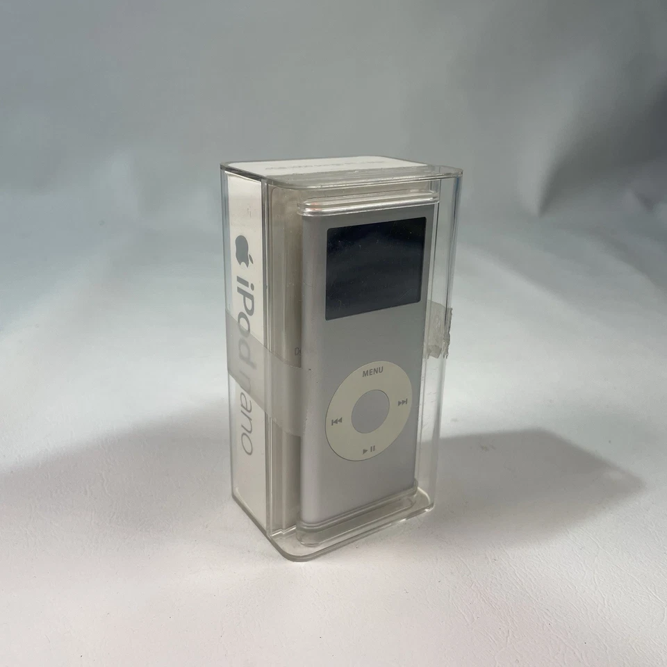 Apple iPod Nano 2nd Generation 4GB MP3 Player Silver A1199 Tested Working - Image 4 of 4