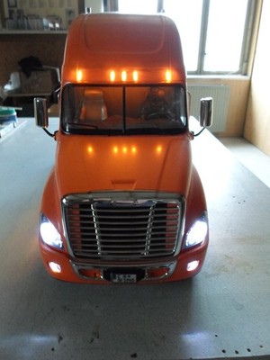 Tamiya Freightliner Cascadia 1:14