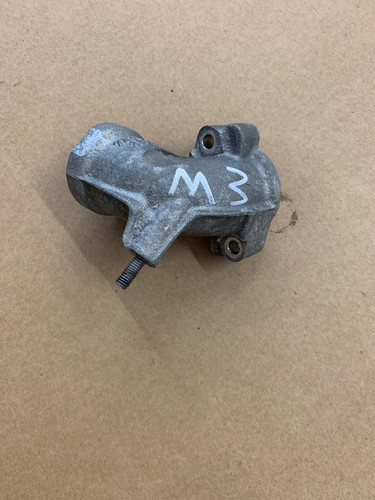 BMW 3 er E90 E92 E93 M3 Anschlussstutzen Kühlsystem Wasserpumpe Thermostat