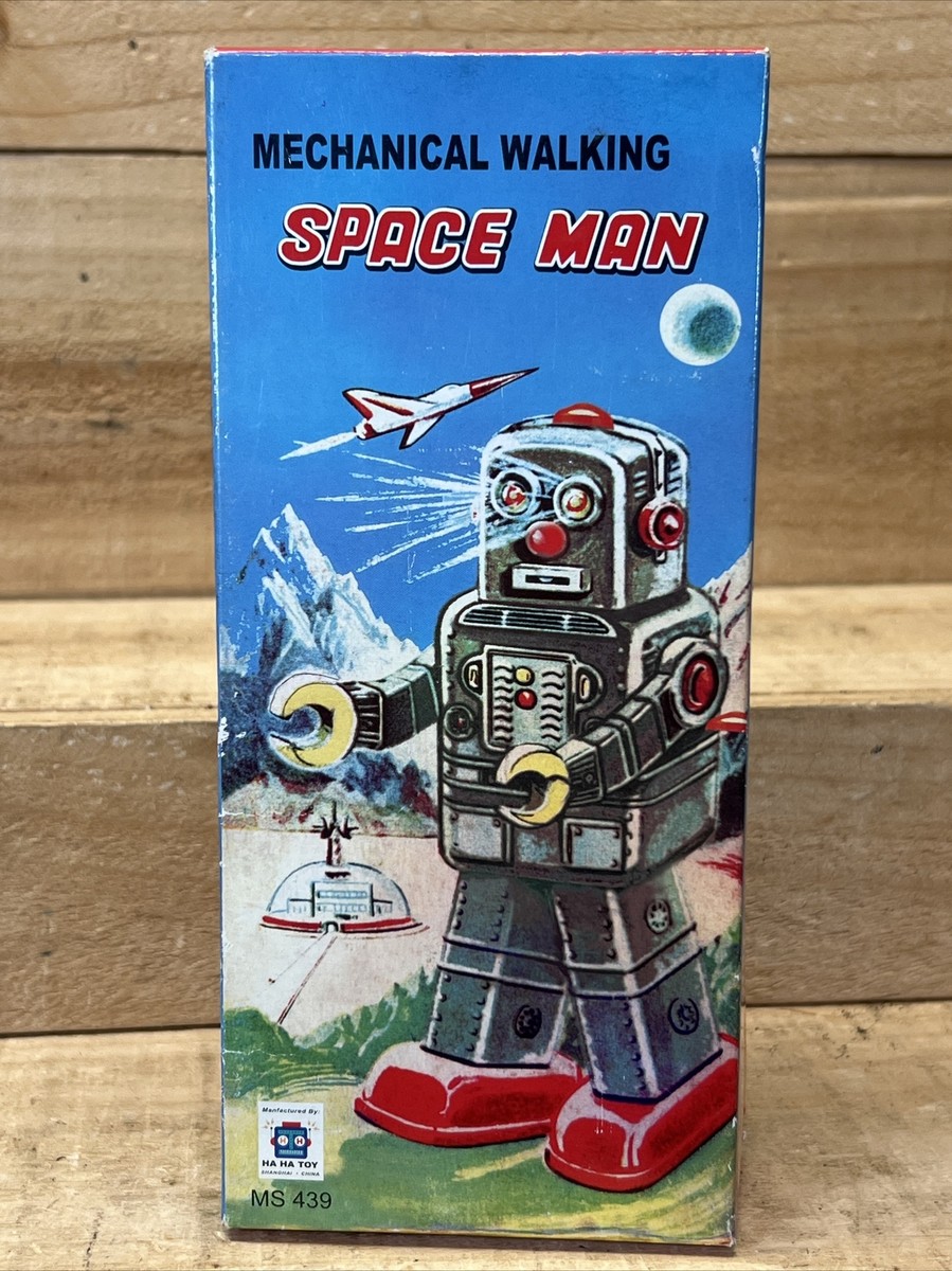 MECHANICAL WALKING SPACE MAN ROBOT Tin Toy Windup / Ha Ha Toy, MS