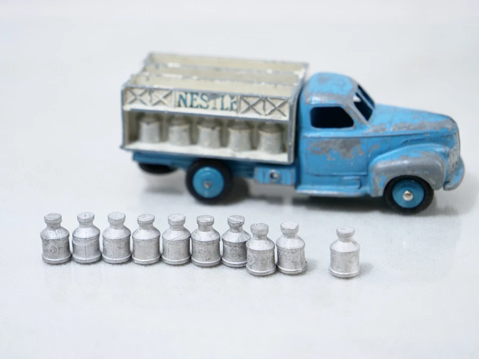 Dinky Toys F N° 25O Camion Lattiero Studebaker Nestlé - Immagine 2 di 4