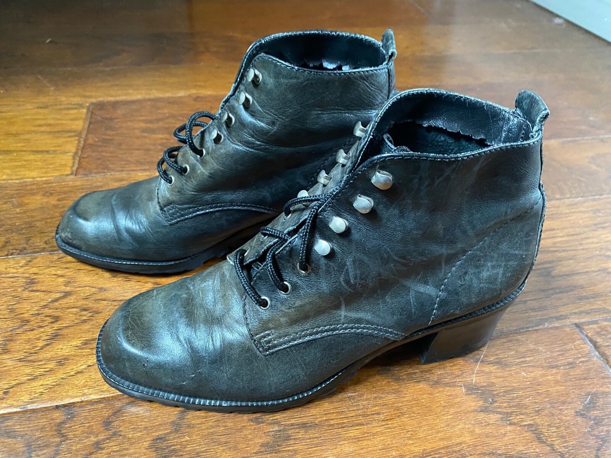 Vintage 90s Nine West Black Leather Lace Up Ankle Boot Square Toe