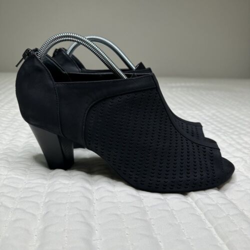 Giani Bernini Size 11 Alanny Perforated Booties Peep Toe Black Chunky Heel Shoes