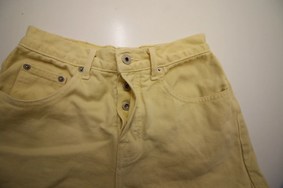 Pantalones Cortos De Colección Guess Para Mujer 27 Cintura 26" Amarillo Denim Jean Cintura Alta Años 90 Foto 3 de 4