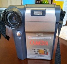 Olympus CAMEDIA C-211 Zoom 2.1MP Digital Camera - Black  Metallic silver