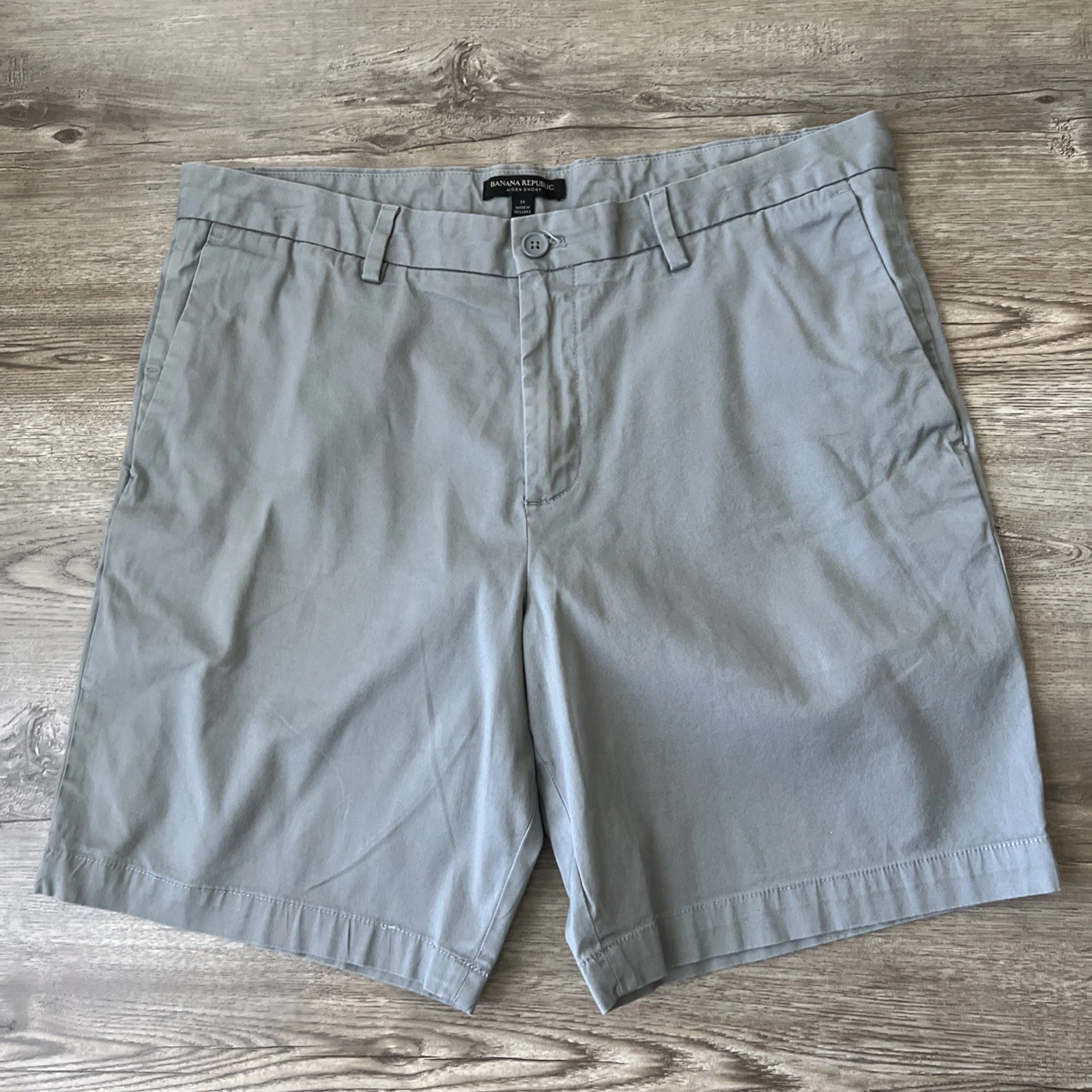 Banana Republic Aiden Shorts Mens 40 Gray 8 inch Inseam