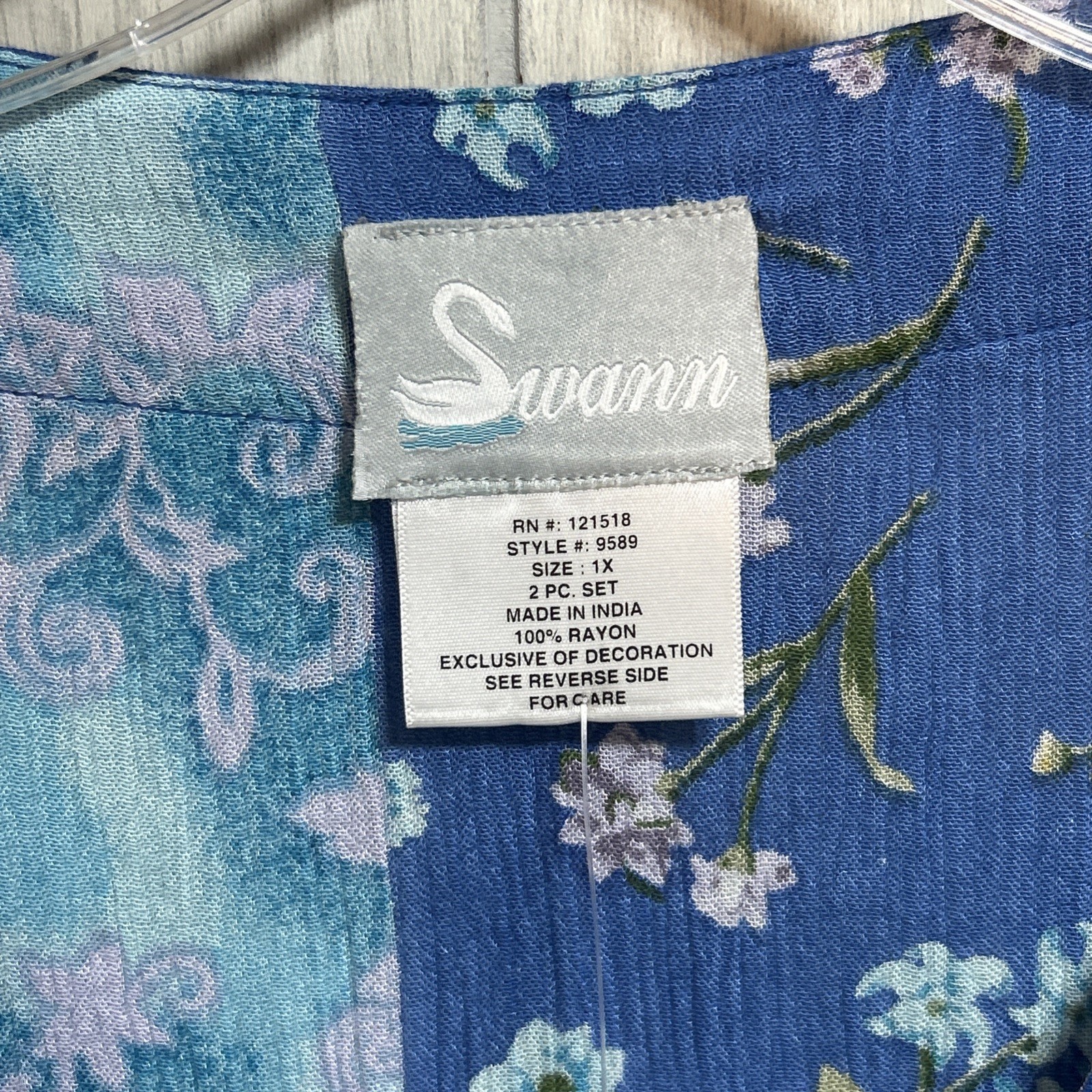 Swann Multi Colored V-Neck Button Front Blouse Si… - image 2