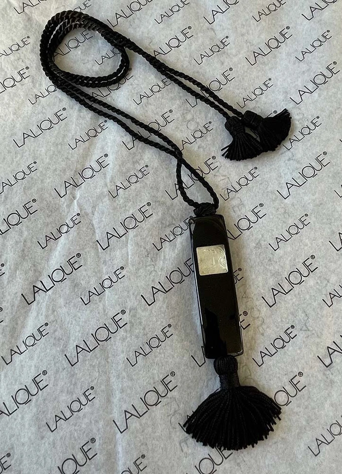 Nuevo en Caja LALIQUE Art Deco Máscara de Mujer Cristal Negro Resina Borla Collar Foto 4 de 4