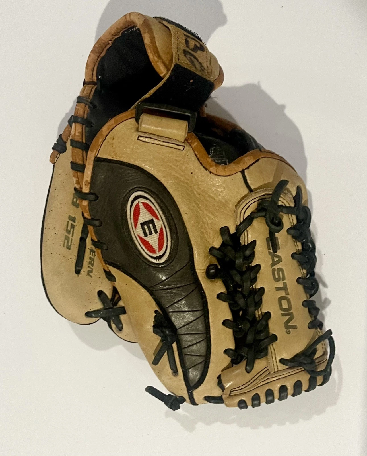 Easton Travel Ball Pro Youth 11.5 TB48 Baseball Glove USA Steerhide Tan Black
