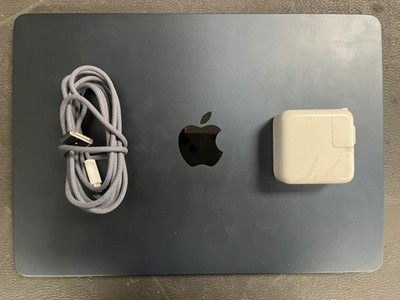 Apple MacBook Air (2022) 13.6'' A2681 M2 8CPU/8GPU 16GB 256GB MLY33LL (PD4059181)