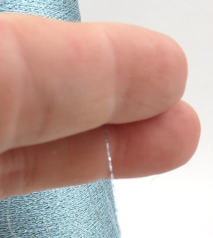 Fio torcido metálico azul claro/fio bordado 250GRS sem marca - Imagem 2 de 3