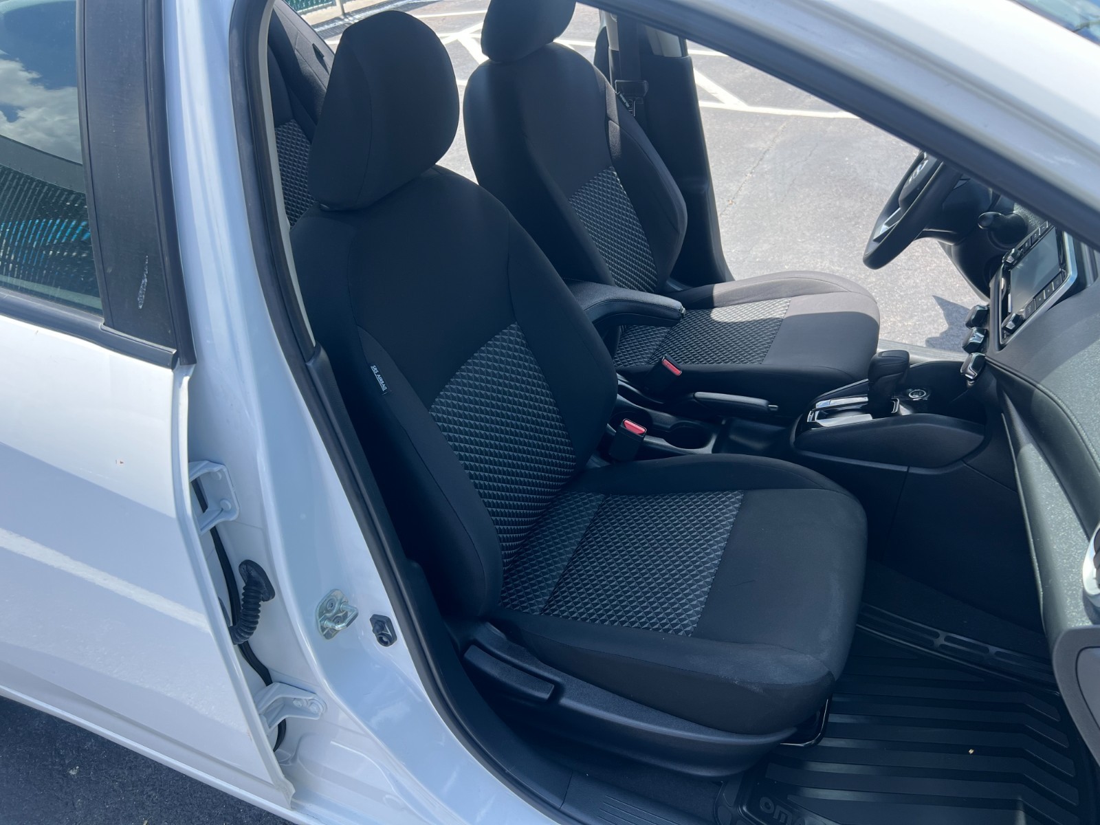 Nissan Versa - Image 23