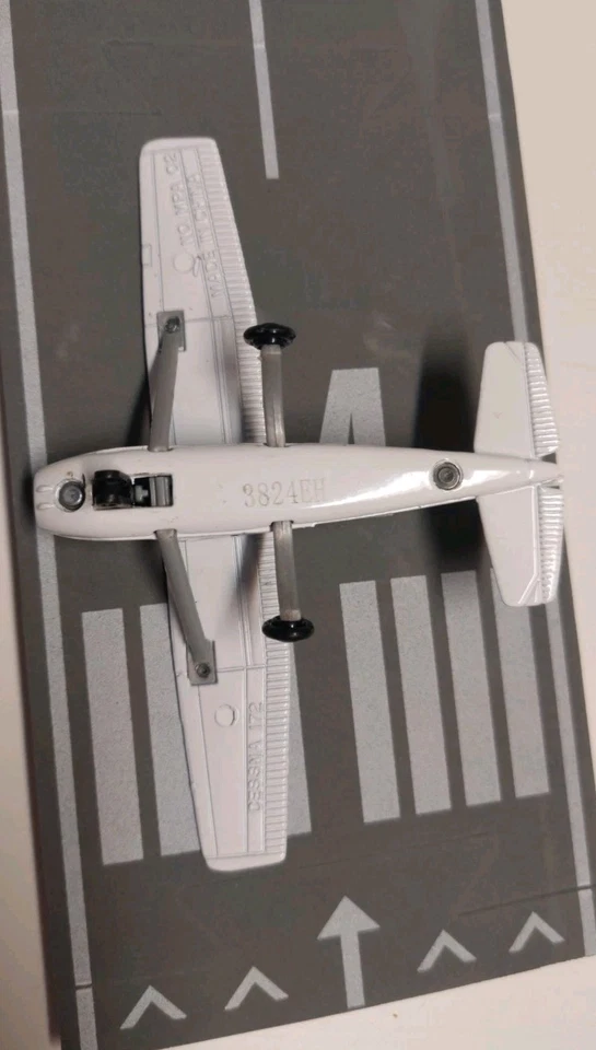 Runway 24 Diecast Collectible Cessna 172 with Runway Section– Blue/White Openbox - Image 3 of 4