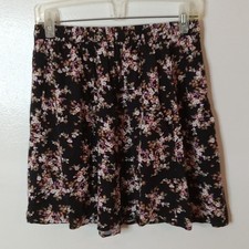 Old Navy pull on Cottage Core elastic waist band. SIZE Medium skirt.