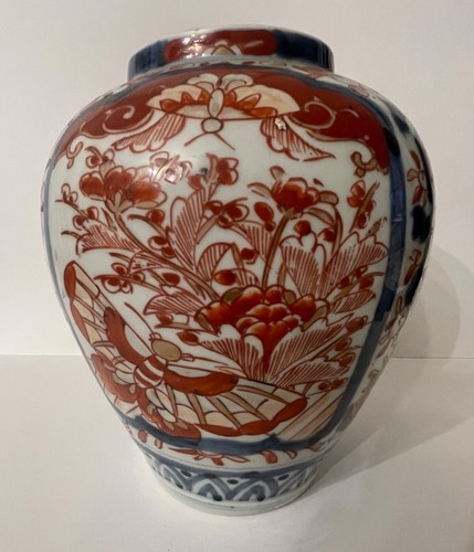 Vase en porcelaine Imari Japon décor de papillons papillon XIXe - Photo 1 sur 7