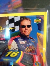 1997 NASCAR Hot Wheels Pro Racing 16 Ted Musgrave 1/64 Ford Thunderbird Diecast