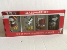 Christmas Peanuts All Snoopy Pint Beer Glass Set of Four New/Unused 