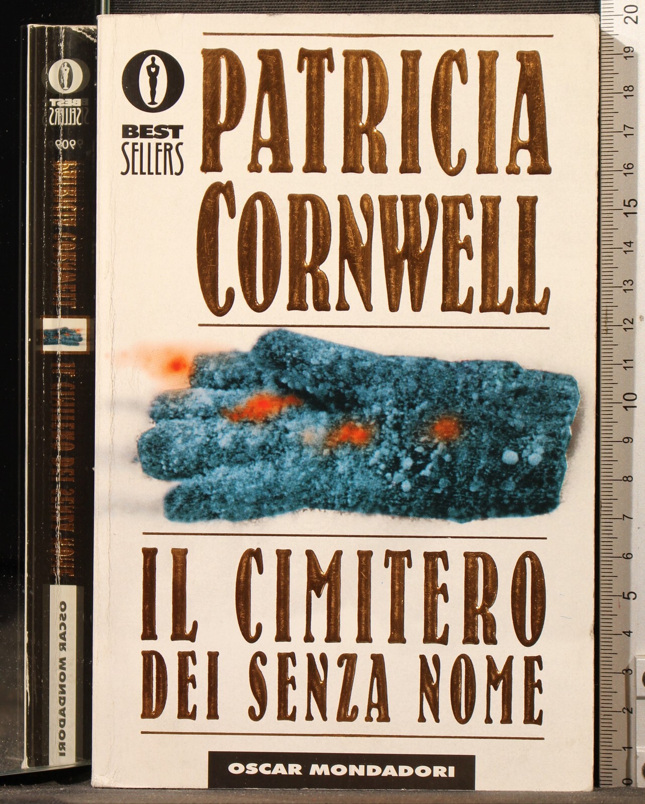 OSCAR. IL CIMITERO DEI SENZA NOME. PATRICIA CORNWELL. MONDADORI.