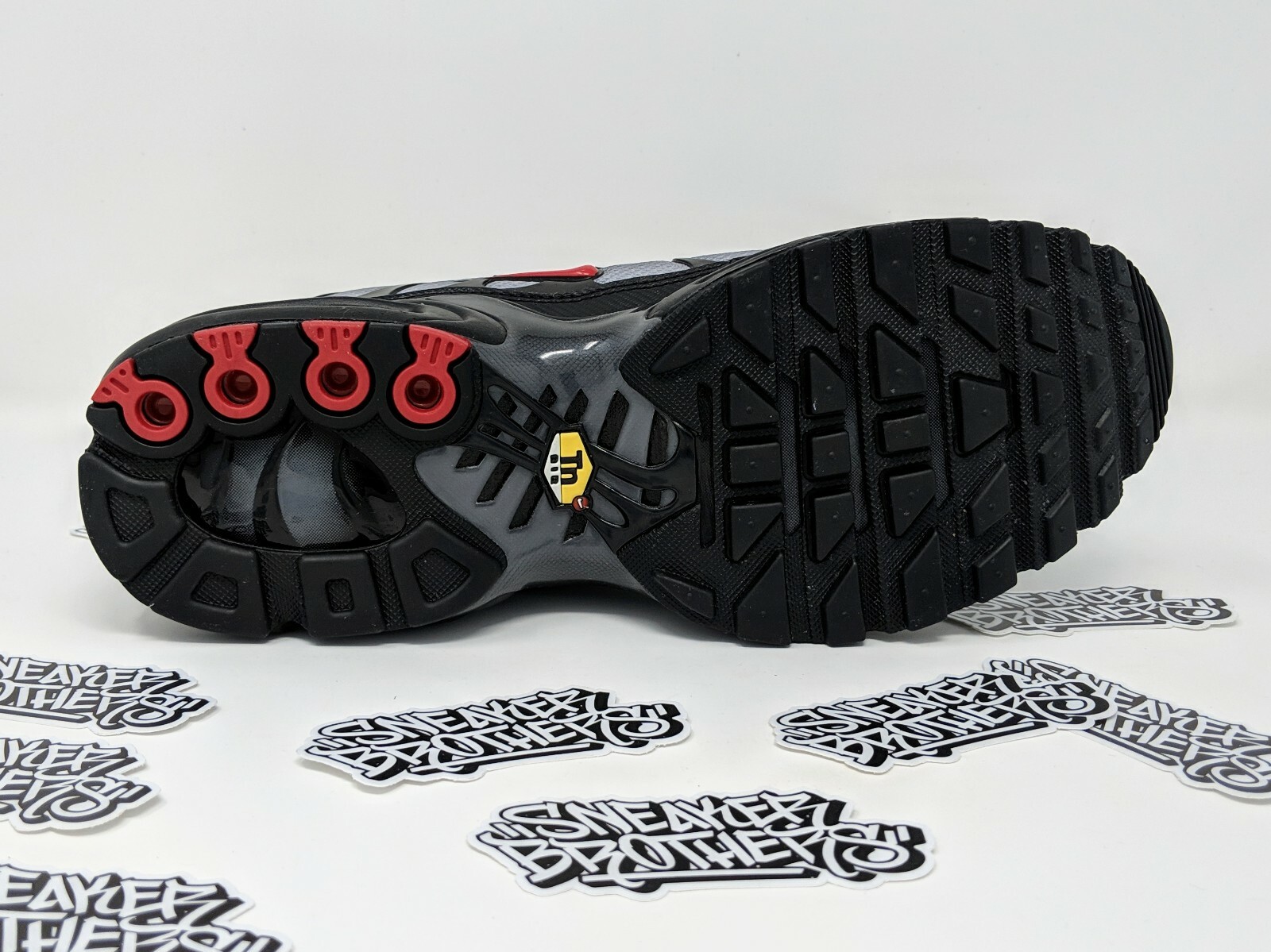 tn black gradient red