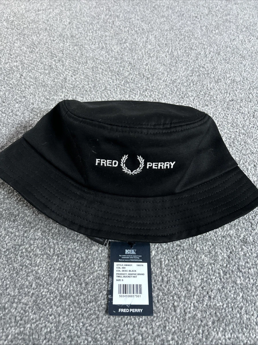 Fred Perry Berretto In Misto Lana, Graphic Beanie C4114, Colore Grigio Canna Di Fucile, Taglia Unica