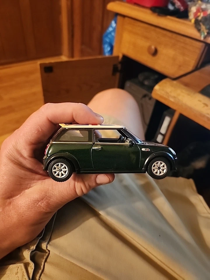 Mini Cooper S Diecast Car 1:28 Green w/ Union Jack 5" Kinsmart Pull Back - Image 2 of 4