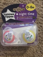 Tommee Tippee 0-6 Month Closer to Nature Night Time Newborn Pacifier, Glow-in