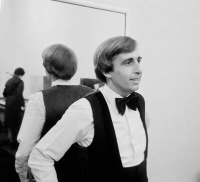Terry Griffiths getting changed in the dressing room circa 1980 Snooker PHOTO 4